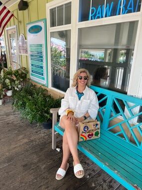 Meet your Posher, Niloofar